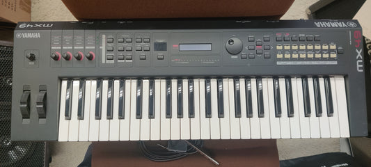 Yamaha MX49 music synthesizer (used)