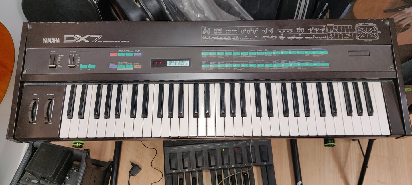 Yamaha DX7 keyboard & TX7 tone generator (used)