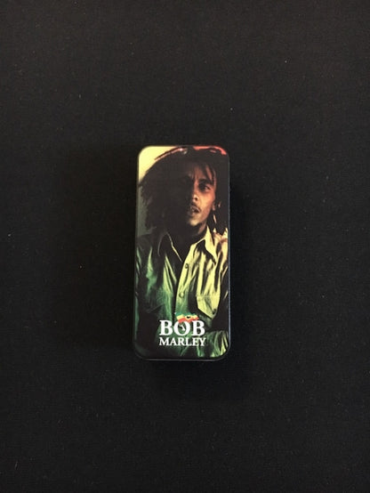 Dunlop Bob Marley Rasta Series Medium plektrat tinalaatikossa - Aron Soitin